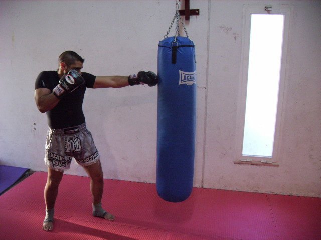 Pegandole al saco de boxeo 🥇 BonosdeApuesta